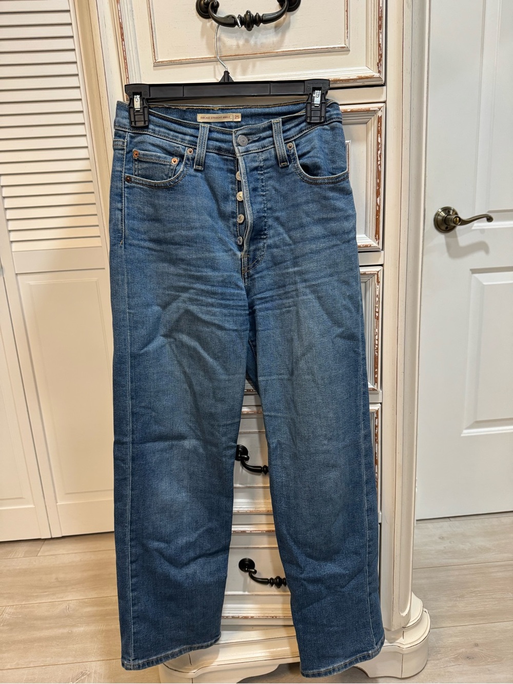 Levi's Women Ribcage Straight Ankle Jeans in Medium Blue Size 25